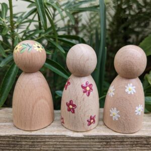 Little Ones: flower peg dolls