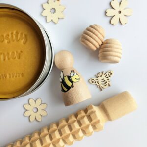 Little ones: bee sensory dough kit